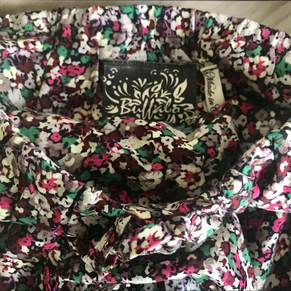 GORGEOUS FLORAL ROMPER - LIKE NEW - Picture 4 of 10
